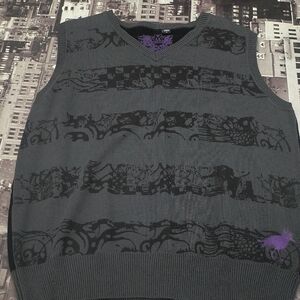 Micros V-Neck Sweater in Charcoal and Black